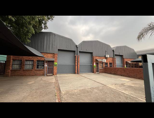 550M² WAREHOUSE TO LET IN SPARTAN